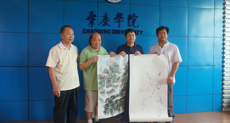 本网讯 8月15日,校党委书记曾桓松会见旅居香港的岭南派书画家刘致远
