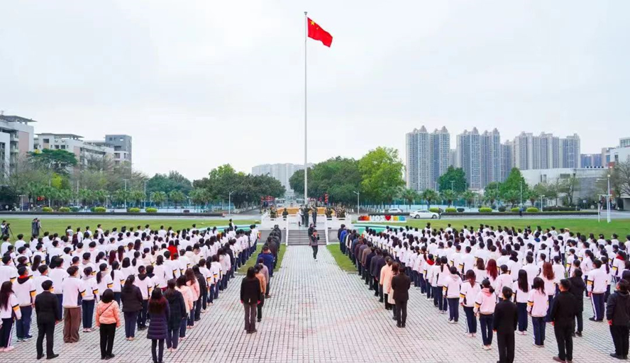 开学升旗仪式激发爱国情践行强国梦