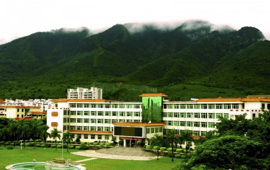 肇庆学院招聘_广东各大学的校名都是谁写的 一看吓一跳(4)
