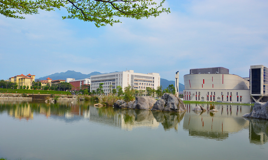 肇庆科技学院：四季风光无敌，校园建筑超吸睛