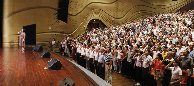 我校隆重表彰优秀教师并举行师德宣誓仪式